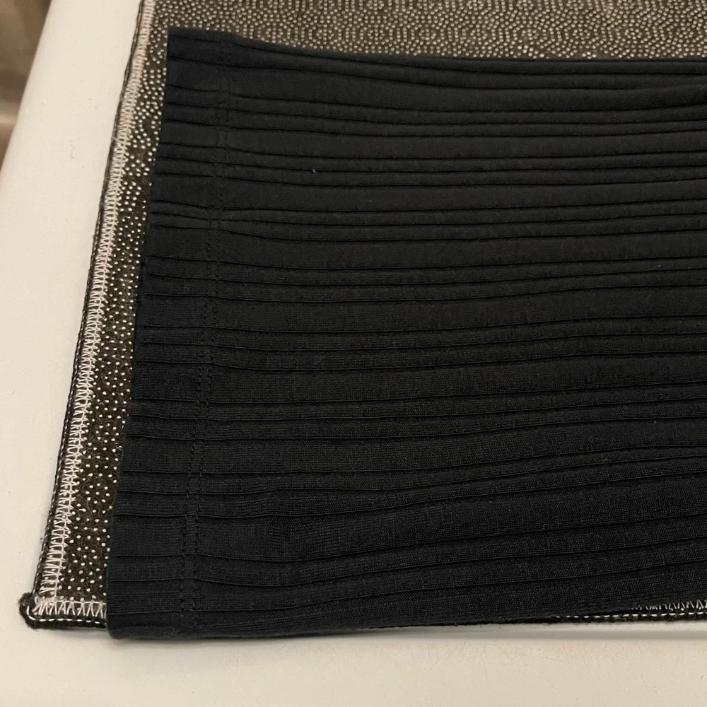 NWT..Nike Black Ribbed Long-Sleeve Crew with White Swoosh - Picture 6 of 7